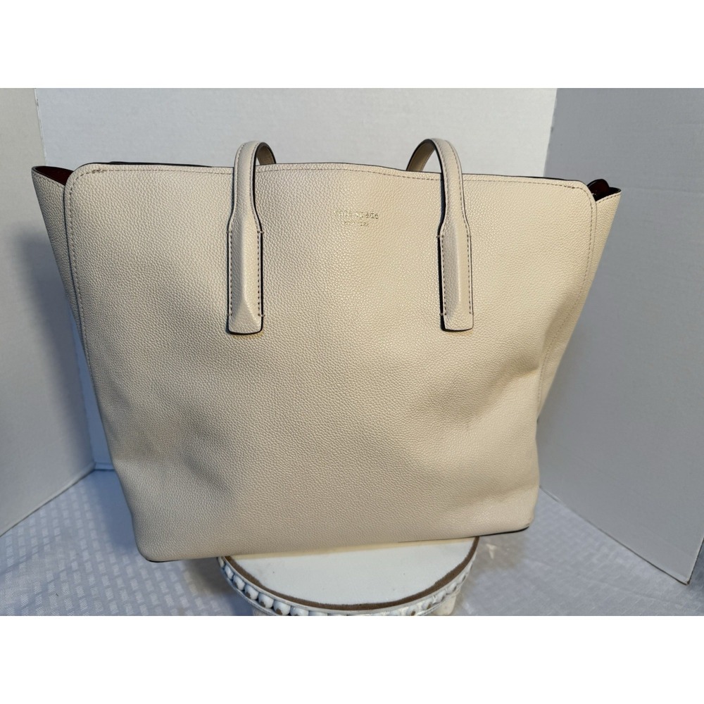 m923 kate spade new york Leather Tote White Large Capacity‎ Gently Used